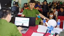 Police in mountainous area overcome difficulties to issue new ID cards to locals