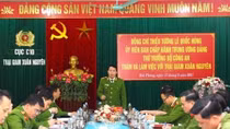 Deputy Minister Le Quoc Hung works at Xuan Nguyen prison