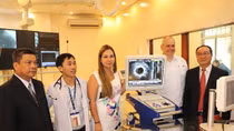 Cuban medical experts work with Hospital 304