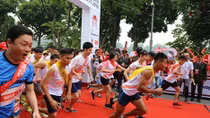 800 athletes race for traffic safety in Hanoi