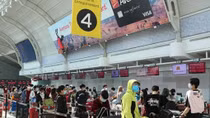 Over 340 Vietnamese citizens return from Canada