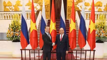 PM Nguyen Xuan Phuc welcomes Russian counterpart