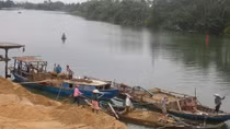Thanh Hoa to take drastic measures to curb illegal sand-mining