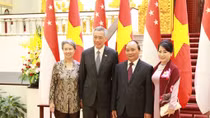 Official reception for Singaporean Prime Minister held in Hanoi