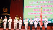 Mobile Police of Hanoi receives noble award