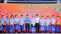 4,000 free coach tickets handed to poor workers in HCM City