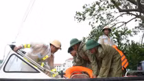 Ha Tinh police actively brace for storm No. 4