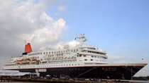Young Vietnamese leaders set sail
