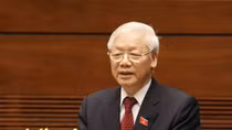 Party, State leader: Vietnam moves forward with firm foundations