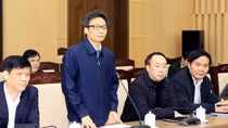 Deputy PM works with Vinh Phuc on nCoV fight