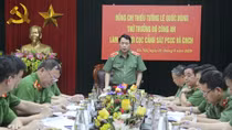 Deputy Minister Le Quoc Hung works with Police Department of Fire and Rescue