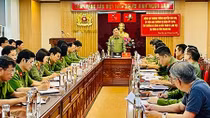Deputy Minister Nguyen Van Son works with Thanh Hoa police