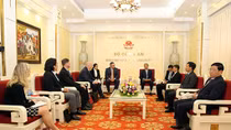 Deputy Minister Le Quy Vuong receives FBI Assistant Director