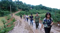 CAND Newspaper and partner visit and present gifts to landslide victims