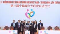 Vietnamese, Chinese Youth enhancing friendship