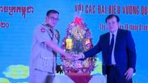 Cambodian border officials pay Tet visit to Tay Ninh