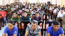 Tra Vinh Provincial Police train fire fighting skills for civil defence force 