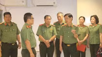 Deputy Minister Nguyen Van Son checks Security Unit at Can Tho Airport