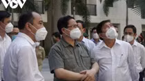 Government chief underscores vaccine supply priority for HCM City