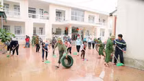 Ha Tinh police clean up environment as flood water recedes