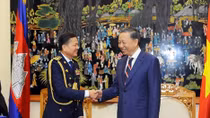 Minister To Lam receives Cambodian National Police Commissioner
