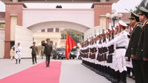 Minister To Lam works with Nghe An police