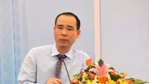 Former executive officials prosecuted for mismanagement
