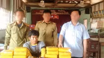 Quang Tri: Lao man arrested for smuggling 94,000 meth pills