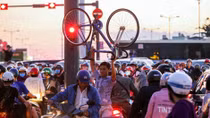 Traffic jams choke major gateways in HCMC, Hanoi as holiday begins