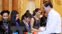 President greets outstanding ethnic minority students