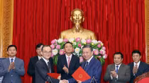 General To Lam receives international guests 