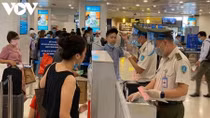 Noi Bai International Airport temporarily halts receiving passengers
