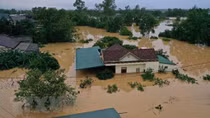 PM decides to provide 5,000 tonnes of rice for flood victims in central region