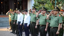Minister of Public Security pays tribute to Uncle Ho