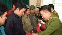 Youth of T45 supports border people in Thanh Hoa