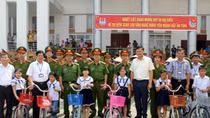 PPA donates bicycles to Hung Yen’s students