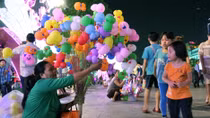 Saigon suggests bending the vending ban along popular walking street