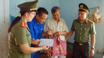 Police youths support people in coastal areas