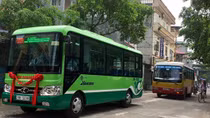 Hanoi open 5 new bus routes to connect between inner city and outskirts