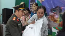 CAND Newspaper and partner support poor people in Thua Thien – Hue
