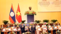 Laos honors Vietnam’s National Assembly organisations, individuals