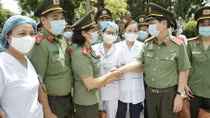 Medical staff from public security hospitals voluntarily go to COVID-19 epicenter