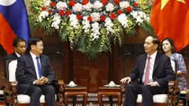 President Tran Dai Quang meets with Lao PM Thongloun Sisoulith