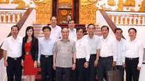 Prime Minister Nguyen Xuan Phuc works with leaders of Ca Mau and Bac Lieu