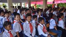 Vietnamese-Cambodian children in Phnom Penh start new school year