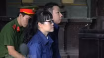Court reviews swindling case of ex-Vietinbank official