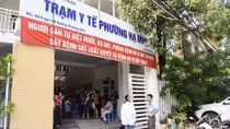 Residents in Ha Dinh rush to have their health examined after fire at Rang Dong store
