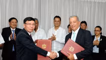Vietnam presents 5,000 tonnes of rice as gift for Cuba