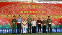 Minister To Lam visits and presents gifts to policy beneficiaries in Tay Ninh