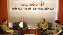 Minister To Lam works with DIC 